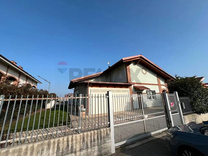 Casa con 7 locali in vendita in Via Maria Baudino, Rivarolo Canavese