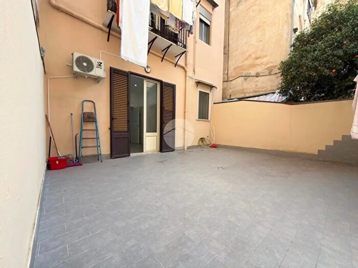 Appartamento trilocale in vendita in Via Francesco Paolo Perez, Palermo