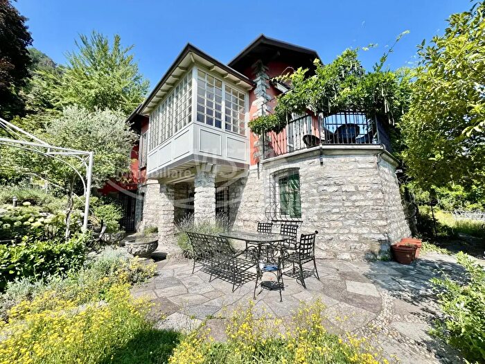 Casa con 5 locali in vendita in Via Achille Sacchi, Como