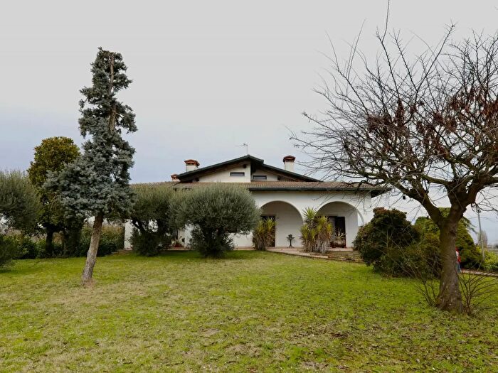 Casa con 7 locali in vendita in Via Grompe, Urbana