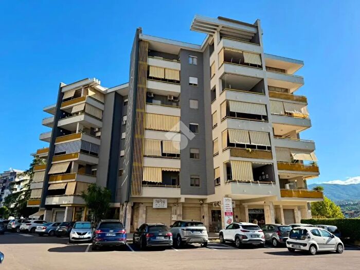 Appartamento quadrilocale in vendita in Via Tevere, Rende