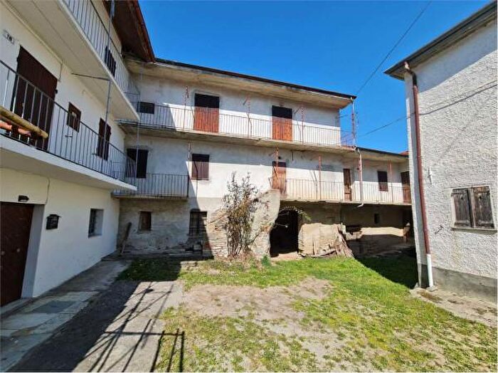Casa con 6 locali in vendita in Monesiglio