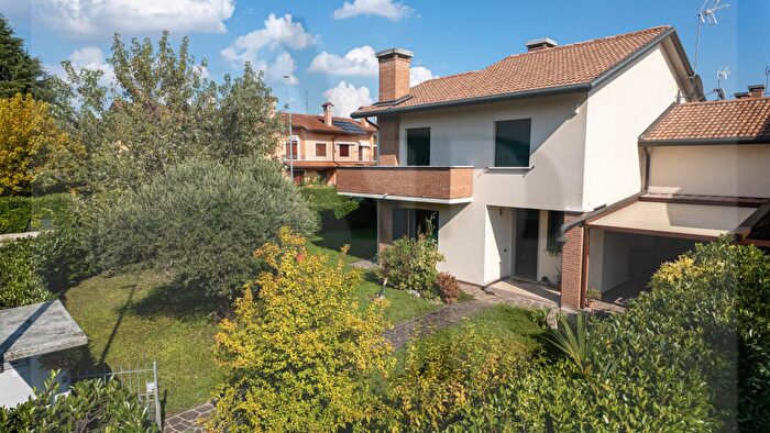 Casa con 7 locali in vendita in Via Caldonazzo, Selvazzano Dentro