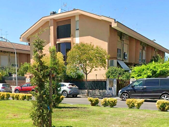 Appartamento bilocale in affitto in Via Tespi, Axa, Roma