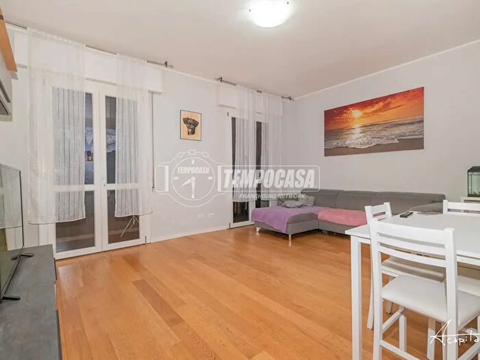 Appartamento trilocale in vendita in Via Puccini, Modena