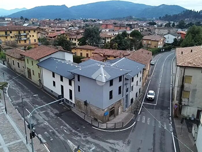 Appartamento trilocale in vendita in Via l Cadorna, Villongo