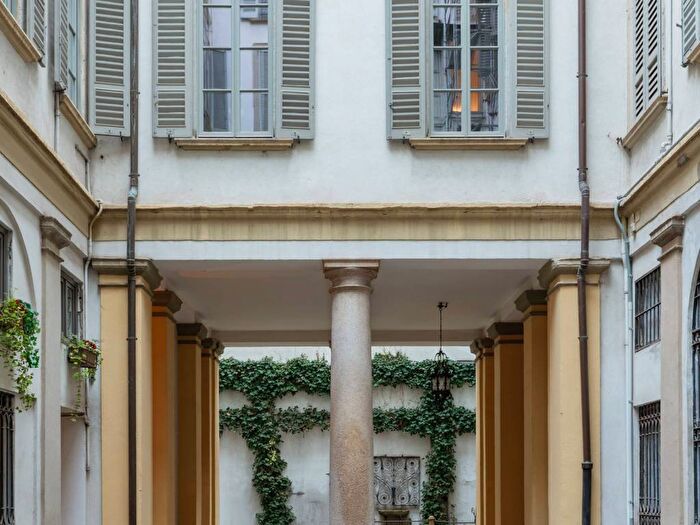 Appartamento trilocale in affitto in Missori, Milano