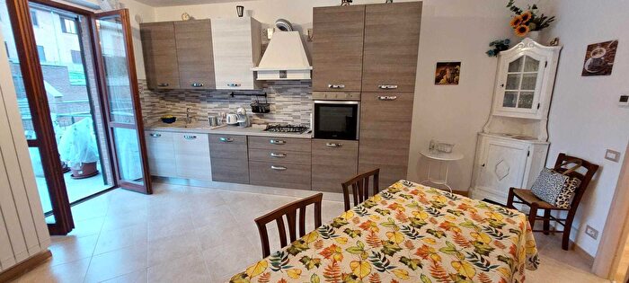 Appartamento con 5 locali in vendita in Via Grottoli, Asciano