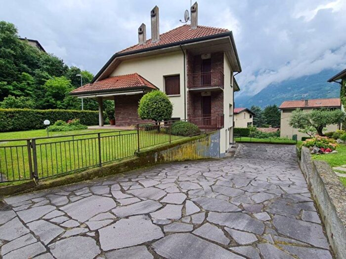 Casa quadrilocale in affitto in Centro, Esine