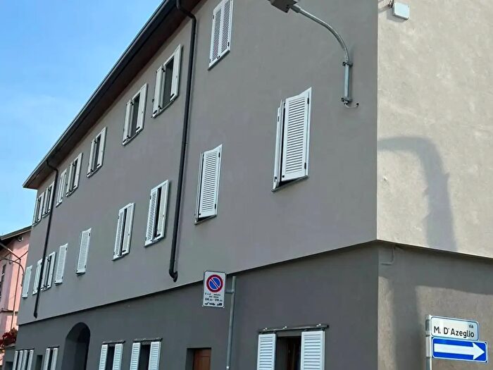 Appartamento trilocale in vendita in Via Volturno, Legnano