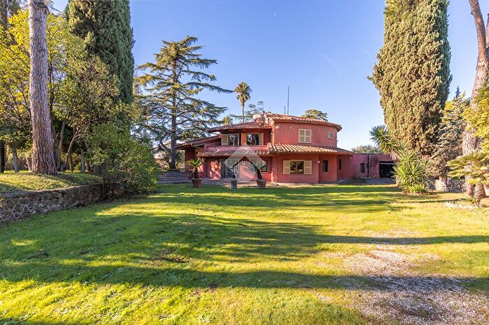 Casa con 12 locali in vendita in Via Berloco, Fonte Nuova