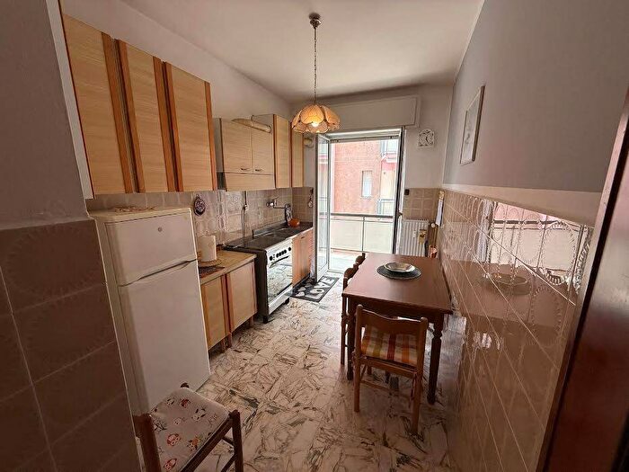 Appartamento trilocale in affitto in Viale Riviera, Centro, Pietra Ligure