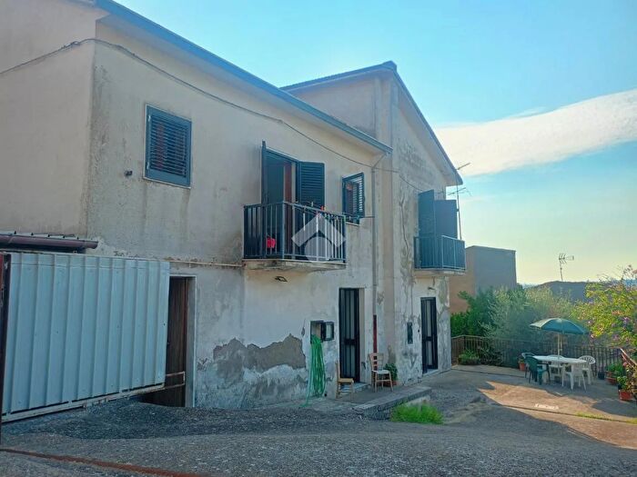 Casa quadrilocale in vendita in Frazione Santa Lucia, Santa Paolina