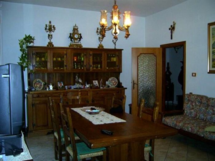 Appartamento con 6 locali in vendita in Via XX Settembre, Rosora