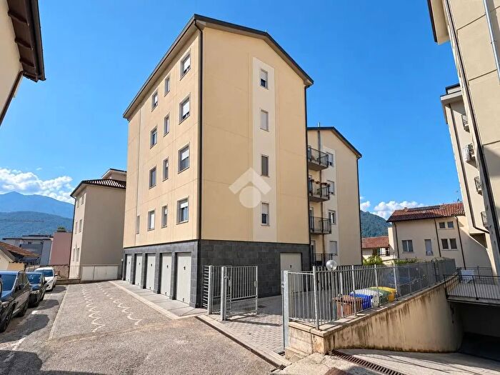 Appartamento quadrilocale in affitto in Via Agnifili, L'Aquila