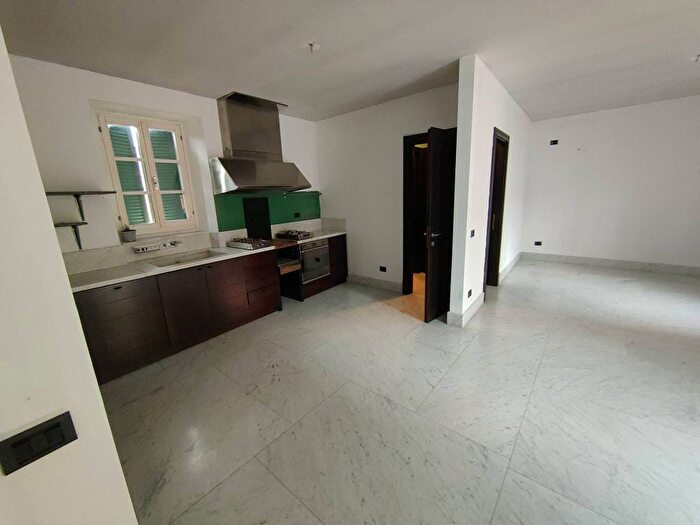 Appartamento con 5 locali in affitto in Via Giuseppe Verdi, Centro, Carrara