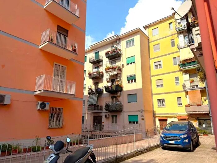 Appartamento trilocale in vendita in Via Pietro Testi, Napoli