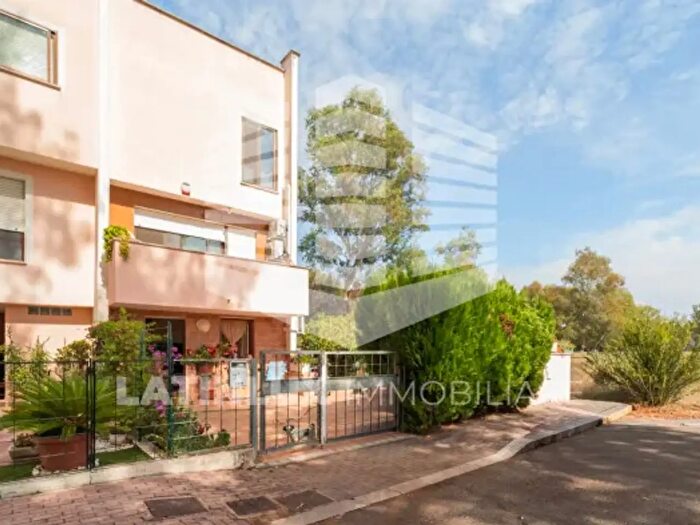 Casa con 6 locali in vendita in Latina