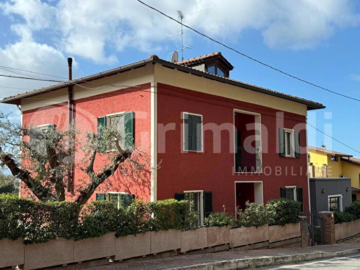 Casa con 7 locali in vendita in Via Camillo Benso Conte di Cavour, Corciano