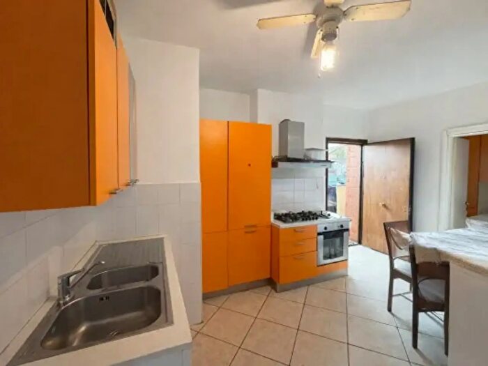 Appartamento trilocale in vendita in Via del Lago Regillo, Roma