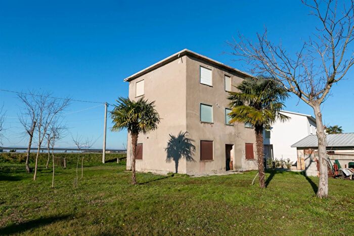 Casa con 8 locali in vendita in Via Millepertiche Musile di Piave, Musile Di Piave