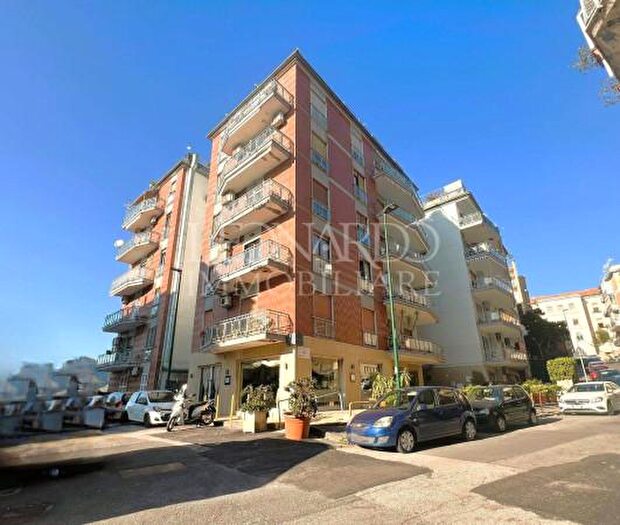 Appartamento con 5 locali in vendita in Via Timavo, Napoli