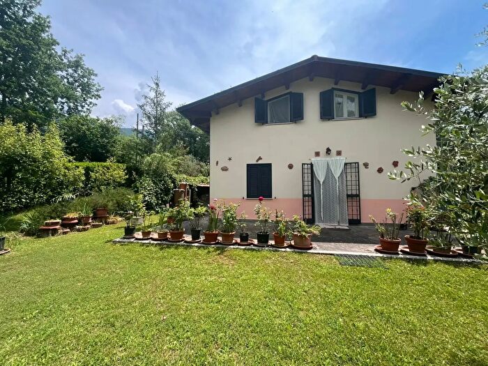 Casa quadrilocale in vendita in Via Valle Berta, Agosta