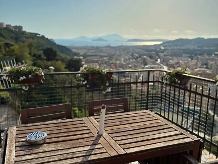 Appartamento trilocale in affitto in Via Porta a Posillipo, Napoli