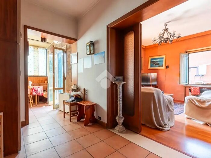 Appartamento trilocale in vendita in Via Luigi Galassi, Roma