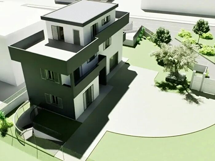 Casa con 7 locali in vendita in Arezzo