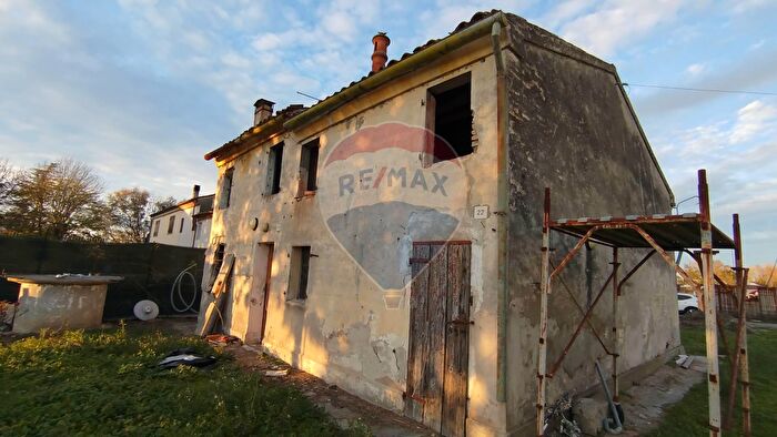 Casa quadrilocale in vendita in Ferrara