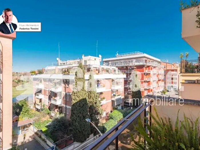 Appartamento con 6 locali in vendita in Via Montasio, Roma