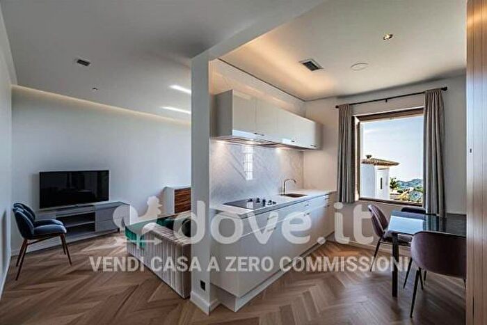 Appartamento trilocale in vendita in Via Monte Grappa, Cunardo