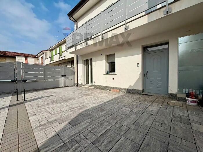 Appartamento trilocale in vendita in Viale Partigiani, Sant'Angelo Lodigiano