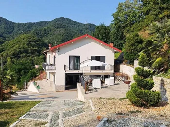 Casa quadrilocale in vendita in Via Villa, Brondello