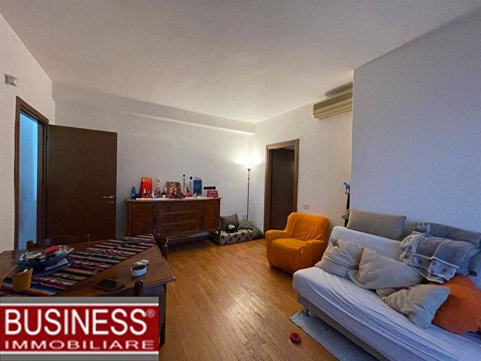 Appartamento trilocale in affitto in Via Bartolomeo Colleoni, Sempione, Milano