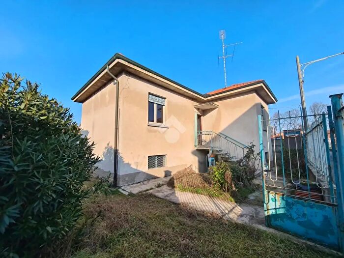 Casa trilocale in vendita in Via S Carlo, Cassinetta Di Lugagnano