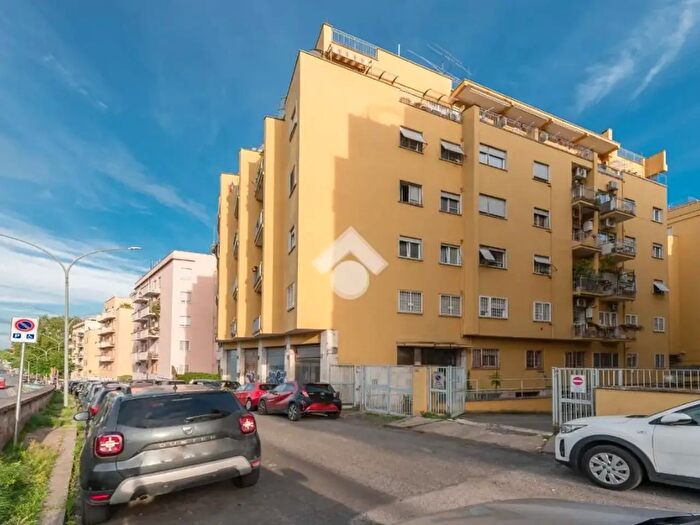 Appartamento bilocale in vendita in Viale Jonio, Roma