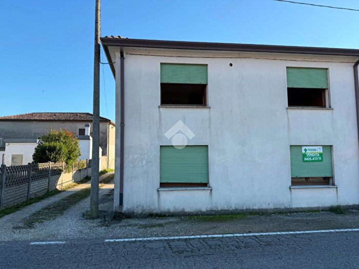 Casa trilocale in vendita in Via F Turati, Villadose