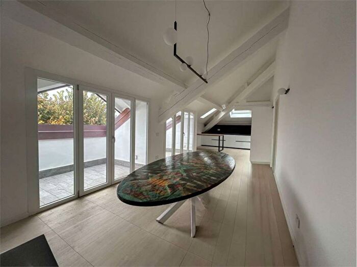 Casa con 5 locali in affitto in varesina, Centro, Angera