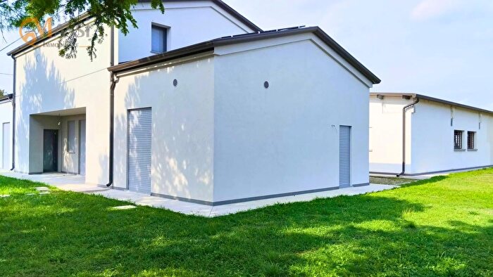 Casa con 6 locali in vendita in Via Provinciale, Bondeno