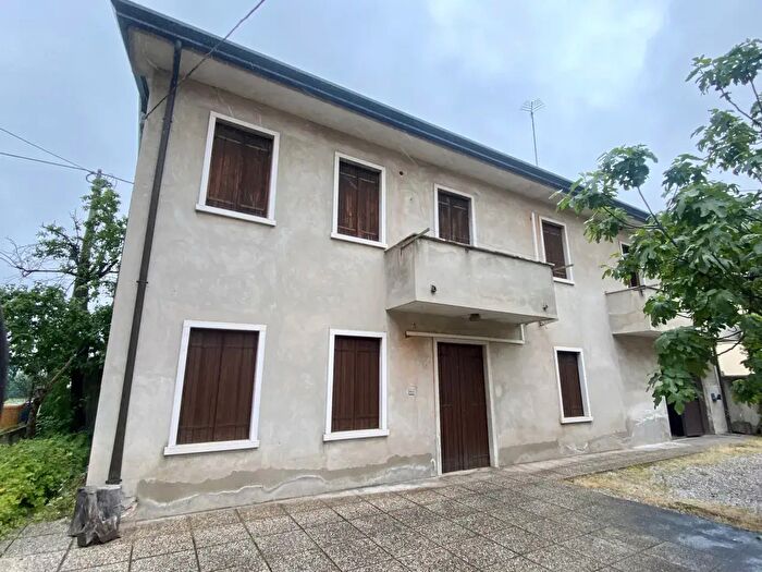 Casa quadrilocale in vendita in Via San Pio X a, Castelfranco Veneto
