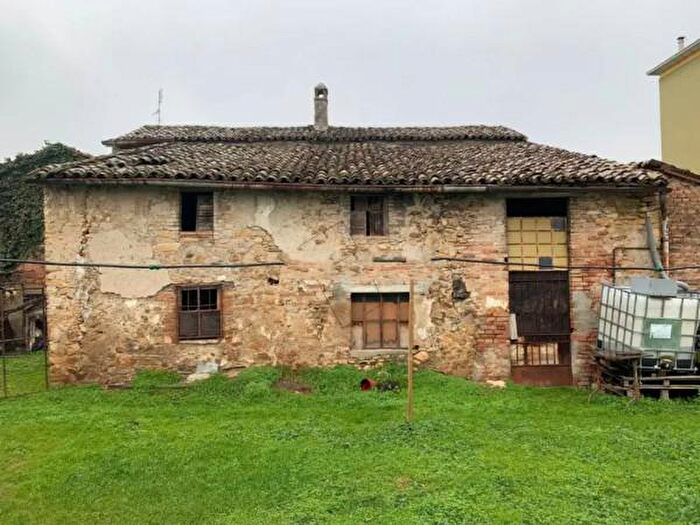 Casa con 6 locali in vendita in Strada Casa Nuova, Alseno