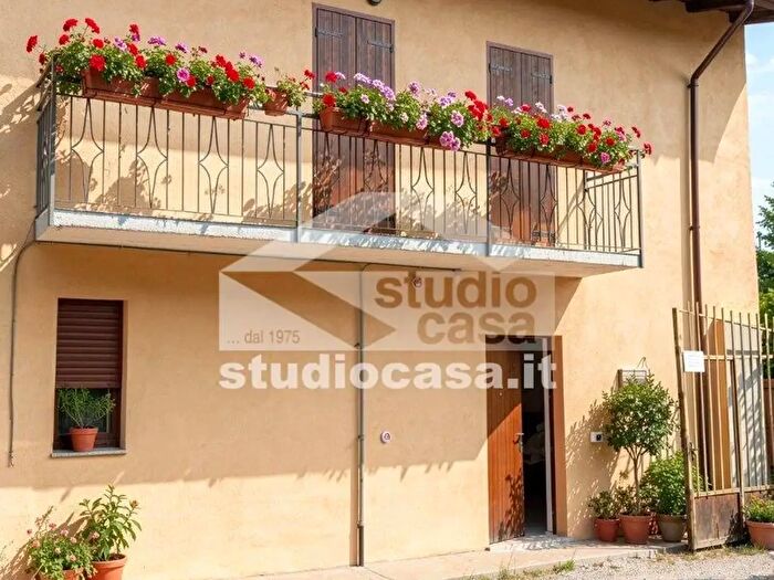Casa trilocale in vendita in Via Caravaggio, Cavernago