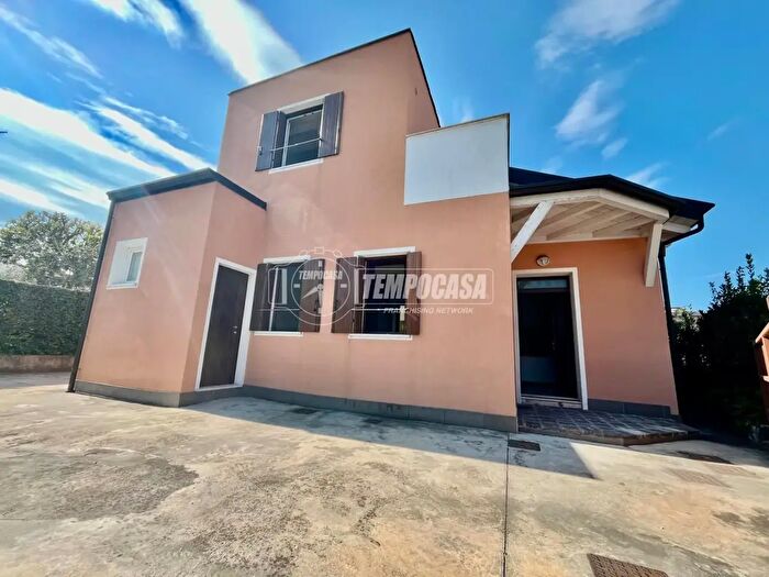 Casa con 5 locali in vendita in Via Monte Baldo, Peschiera Del Garda