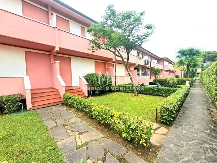 Casa quadrilocale in vendita in Massa