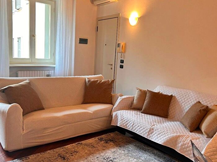 Appartamento trilocale in affitto in Via Giovanni Zambelli, Centro Storico, Verona