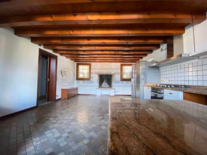 Casa con 6 locali in affitto in Centro, Bassano del Grappa