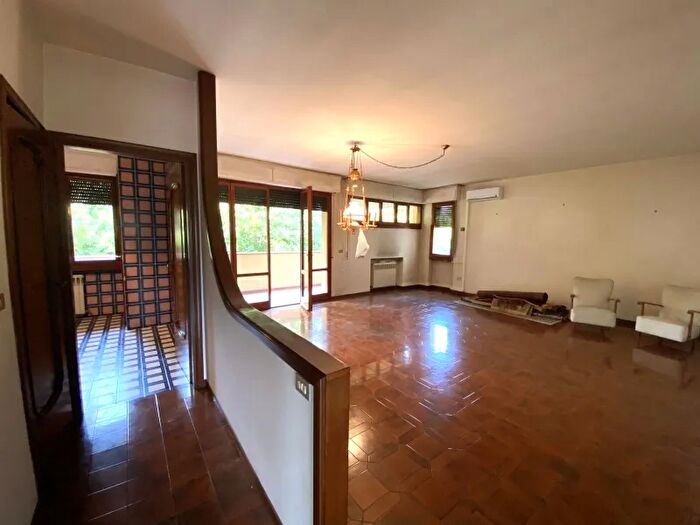 Appartamento con 5 locali in vendita in Montecatini Terme