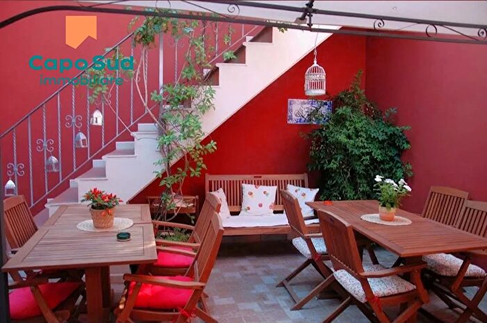 Casa con 6 locali in vendita in Via Vittorio Emanuele, Teulada